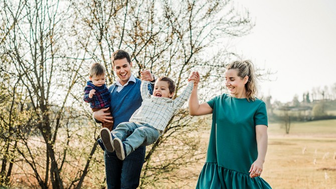 Image of Spring Family Mini Session