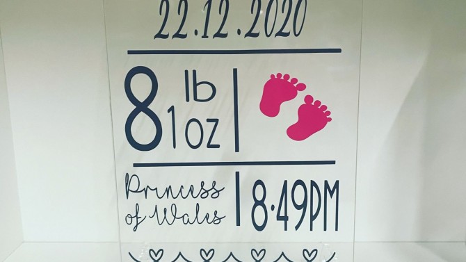 und Personalised Baby Stat Acrylic Freestanding Plaque