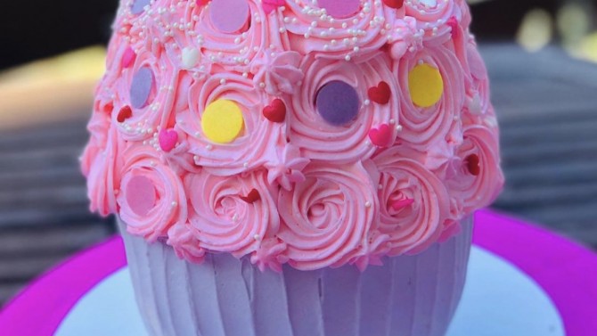 Image of Custom Cakes