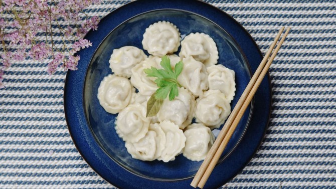 und PELMENI - Russian Dumplings With Meat