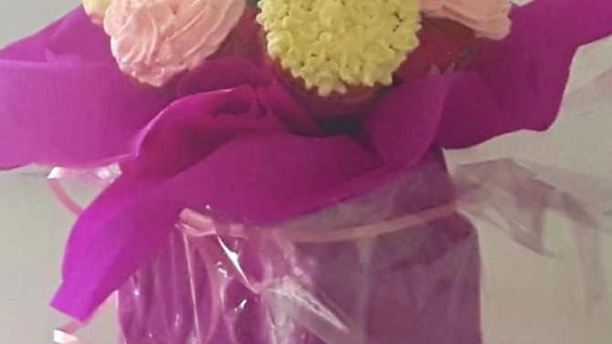 und Custom Cupcakes For All Occasions