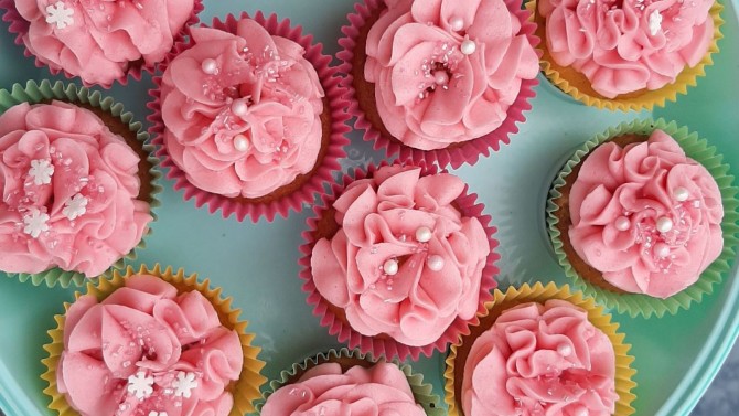 und Custom Cupcakes For All Occasions