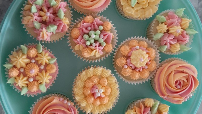 und Custom Cupcakes For All Occasions