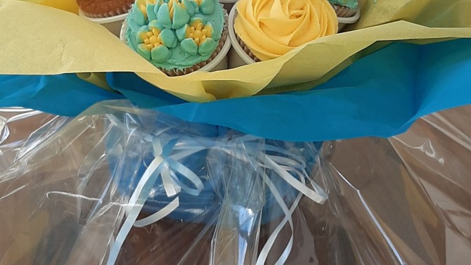 und Custom Cupcakes For All Occasions