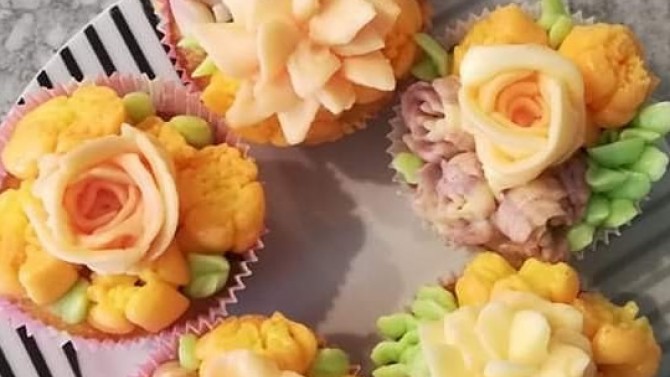 und Custom Cupcakes For All Occasions