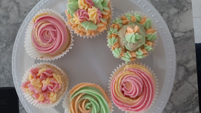 und Custom Cupcakes For All Occasions